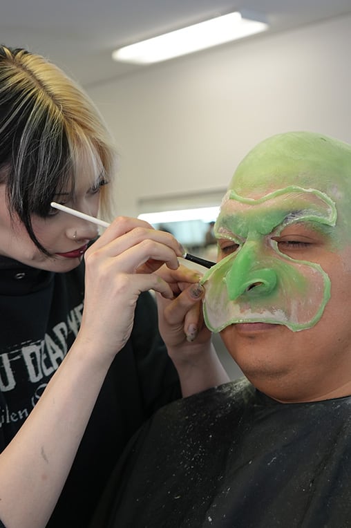 028-Carousel-MakeupInClass-07